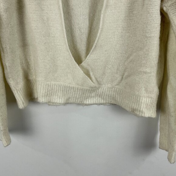 Forever 21 Short Sweater Size S White Long Sleeve Crew Neck Open Back Tight Knit - Picture 9 of 9